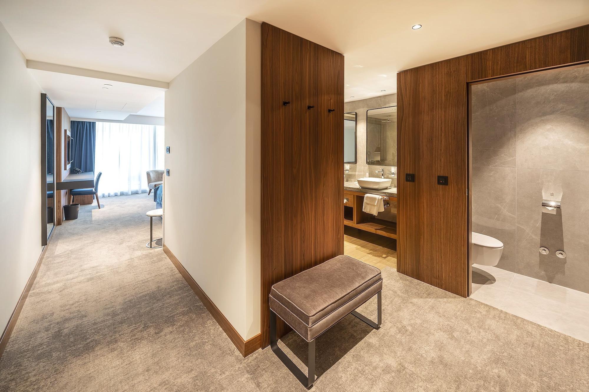 Luxury Riva Hotel